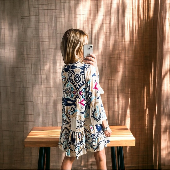 Boho Casual Mini Dress featuring Stylish Floral and Artistic Printed Fabric - Picture 3 of 5